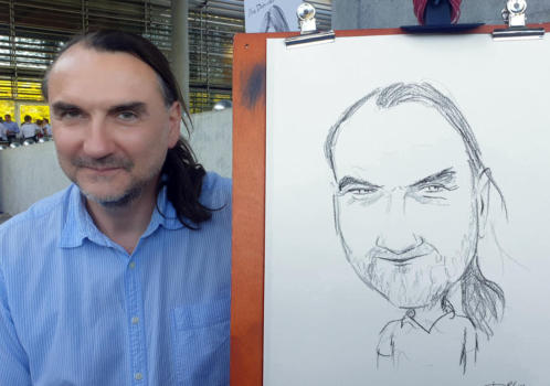 Modell mit einer live gezeichneten Karikatur von Schnellzeichner Di Vino