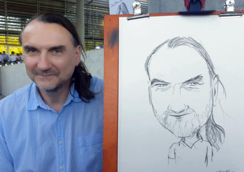 Modell mit einer live gezeichneten Karikatur von Schnellzeichner Di Vino